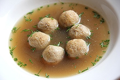 Haselnussklößchen in Bouillon 7