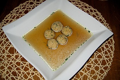 Haselnussklößchen in Bouillon 6