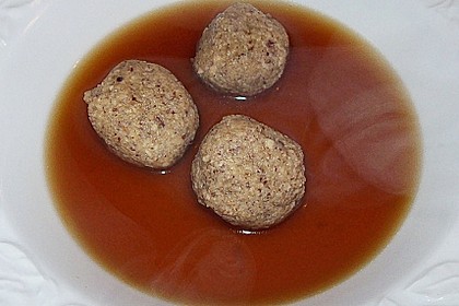 Haselnussklößchen in Bouillon 4