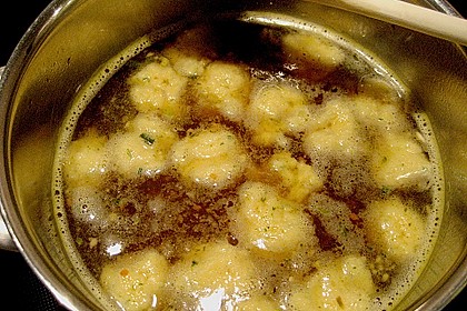 Griessnockerl (Suppeneinlage) 42