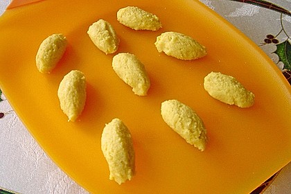 Griessnockerl (Suppeneinlage) 36