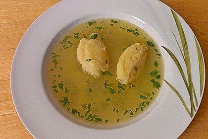 Griessnockerl (Suppeneinlage) 10