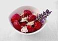 Pfeffrige Erdbeeren mit Brie