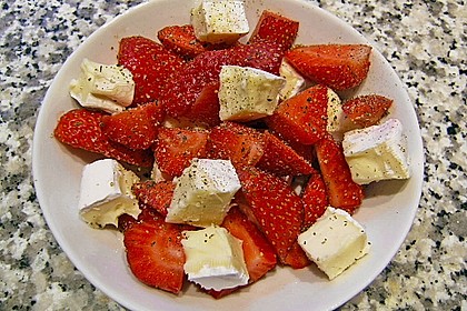 Pfeffrige Erdbeeren mit Brie 1