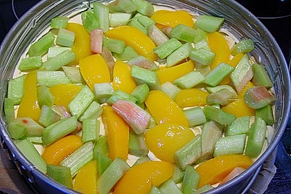 Rhabarber - Pfirsichkuchen mit Baisertupfen vom Blech 4