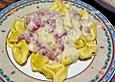 Tortellini mit Schinken - Schimmelk&auml;se - Sahne - So&szlig;e