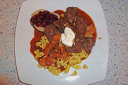 Delikates Wildgulasch mit Spätzle 11