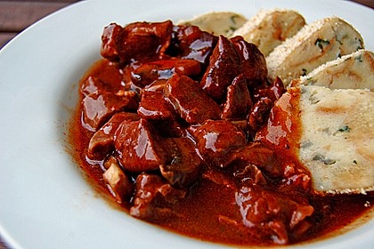 Delikates Wildgulasch mit Spätzle 2