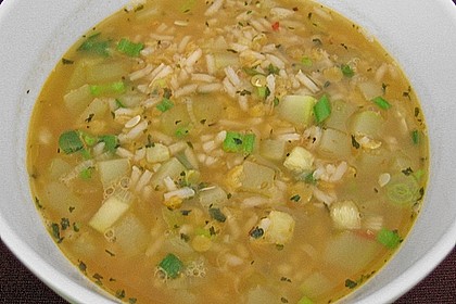 Zucchinisuppe mit Zitrone, iranisch