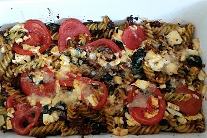 Auflauf mit Oliven, Tomaten, Pesto und Feta-Käse 3