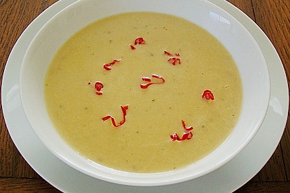 Topinambur - Cremesuppe mit wei&szlig;er Schokolade und Chili