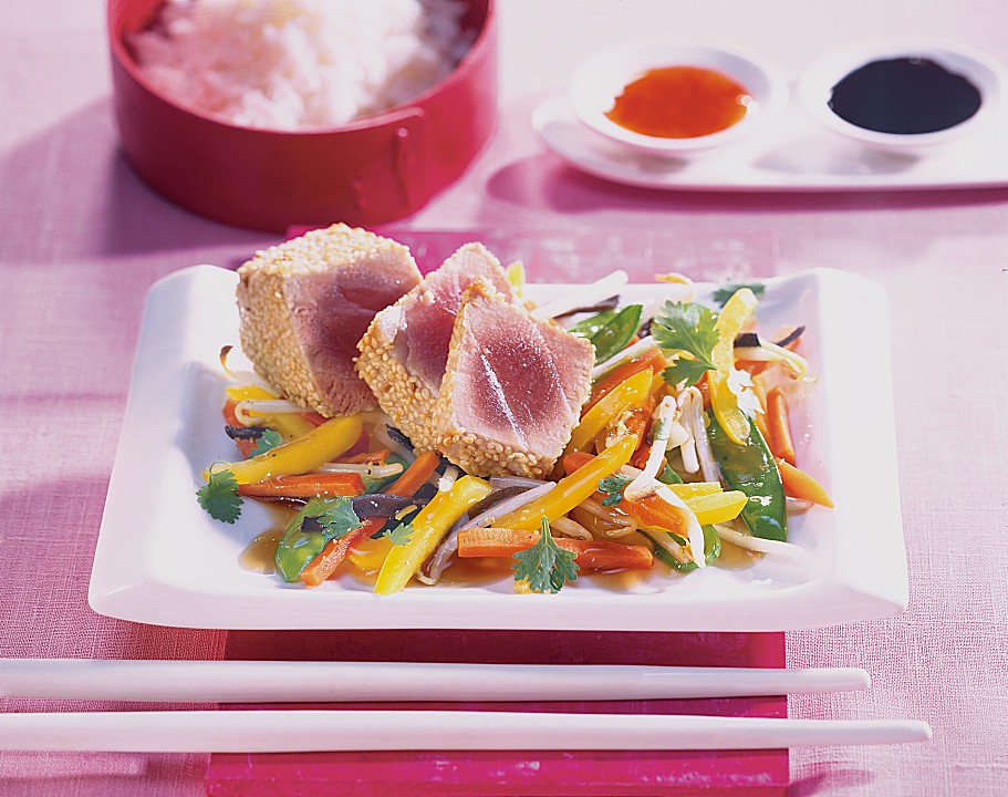 Thunfisch in Sesamkruste auf Asia - Gemüse (Rezept mit Bild) | Chefkoch.de