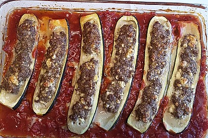 Annas gefüllte Zucchini im Tomatenbett 11