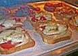 H&auml;hnchentoast mit Mozzarella &uuml;berbacken