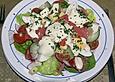 Frischer Salat mit ger&auml;ucherter Forelle