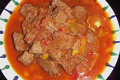 Spanisches Rotweingulasch mit Paprika