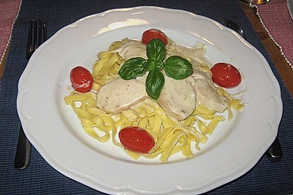 Nudeln in Pestosahne mit H&auml;hnchenfilet