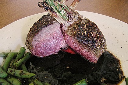 Lammkarree an Ratatouille und Kartoffelvierteln 5