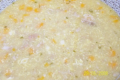 Schnitzelsuppe mit Gem&uuml;se und Muschelnudeln