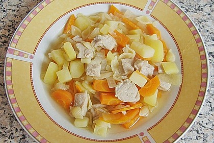 Schnitzelsuppe mit Gem&uuml;se und Muschelnudeln 1