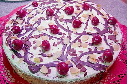 K&auml;setorte mit Kirschen