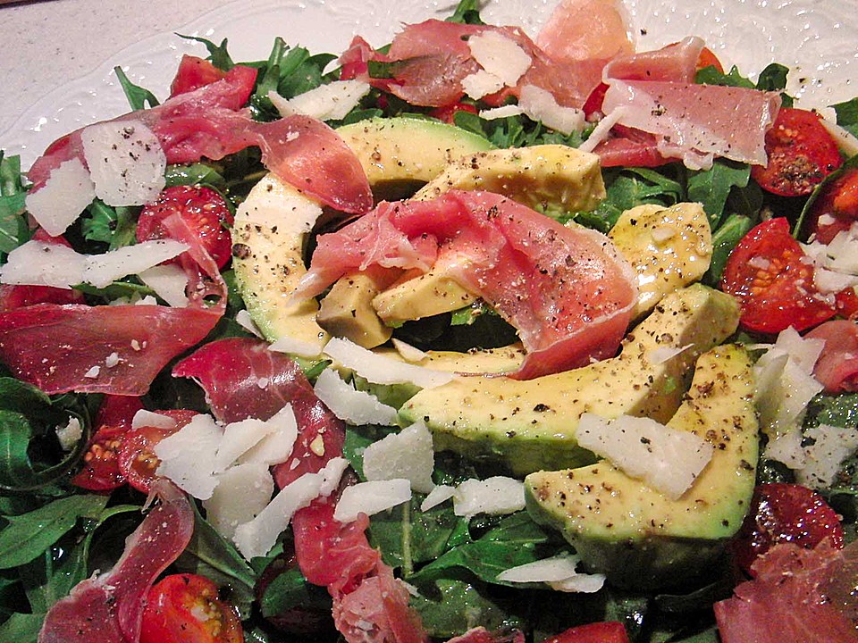 Rucola Salat Mit Parmaschinken Und Gehobeltem Parmesan — Rezepte Suchen