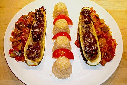 Mit Hackfleisch gefüllte Zucchini 14