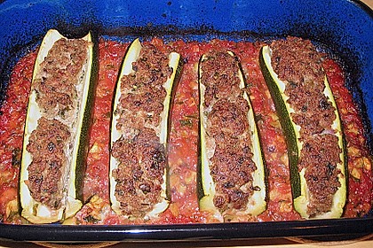 Mit Hackfleisch gefüllte Zucchini 9