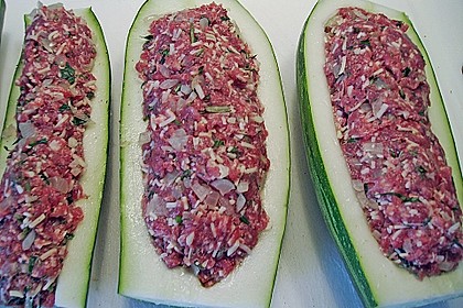 Mit Hackfleisch gefüllte Zucchini 8