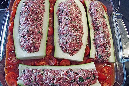Mit Hackfleisch gefüllte Zucchini 19