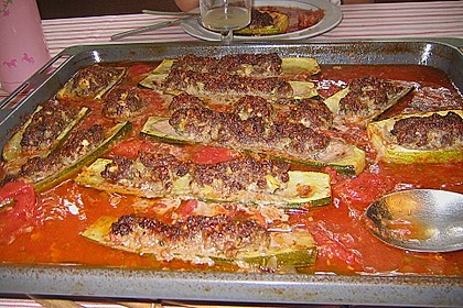 Mit Hackfleisch gefüllte Zucchini 22