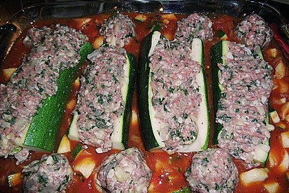 Mit Hackfleisch gefüllte Zucchini 10
