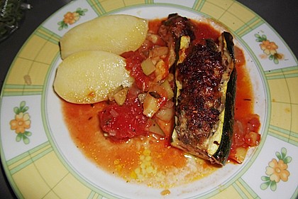 Mit Hackfleisch gefüllte Zucchini 25