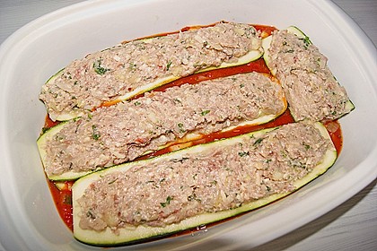 Mit Hackfleisch gefüllte Zucchini 7