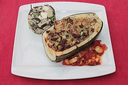 Mit Hackfleisch gefüllte Zucchini 1