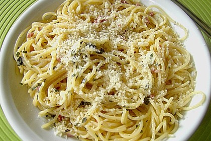 Spaghetti in Knoblauch und &Ouml;l 4