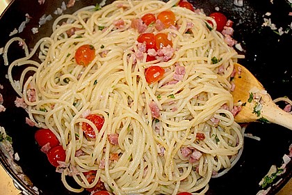 Spaghetti in Knoblauch und &Ouml;l 9