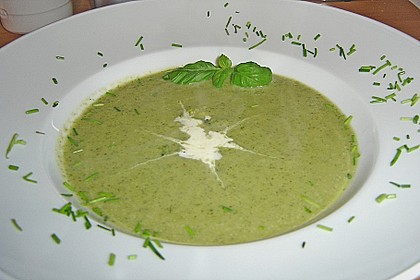 Brokkoli - Basilikum Suppe