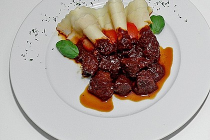 Rindergulasch, rostbraun 3