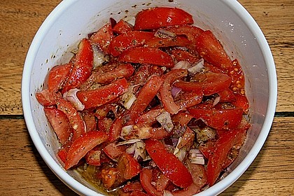Tomatensalat mit Pesto