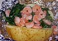 Backofenkartoffel mit Spinat und Shrimps