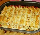 &Uuml;berbackene Pfannkuchen auf feuriger Gem&uuml;sesauce (Bild)