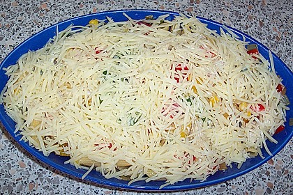 Bester bunter Nudelauflauf mit Mais und Paprika