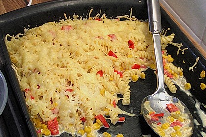 Bester bunter Nudelauflauf mit Mais und Paprika 8
