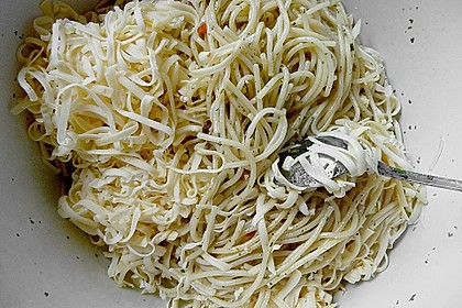 Spaghetti - K&auml;se - Salat