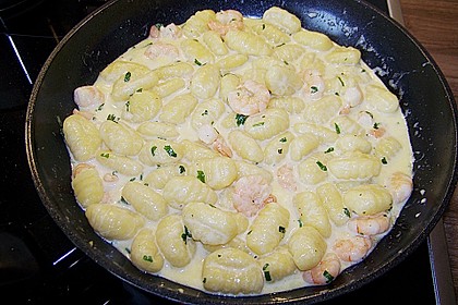 Gnocchi mit Garnelen-Trüffel-Kräuter-Soße 9