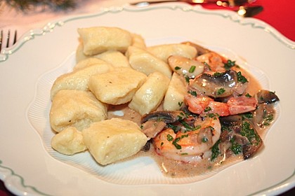 Gnocchi mit Garnelen-Trüffel-Kräuter-Soße 4