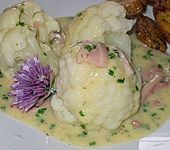 Blumenkohl mit K&auml;se - Kr&auml;uter - Sauce (Bild)