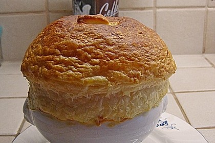 Scharfe Zwiebelsuppe mit Parmesan - Bl&auml;tterteighaube 4
