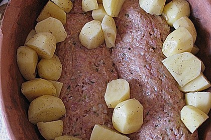 Römertopf - Kräuterhackroulade mit Sahnekartoffeln 4